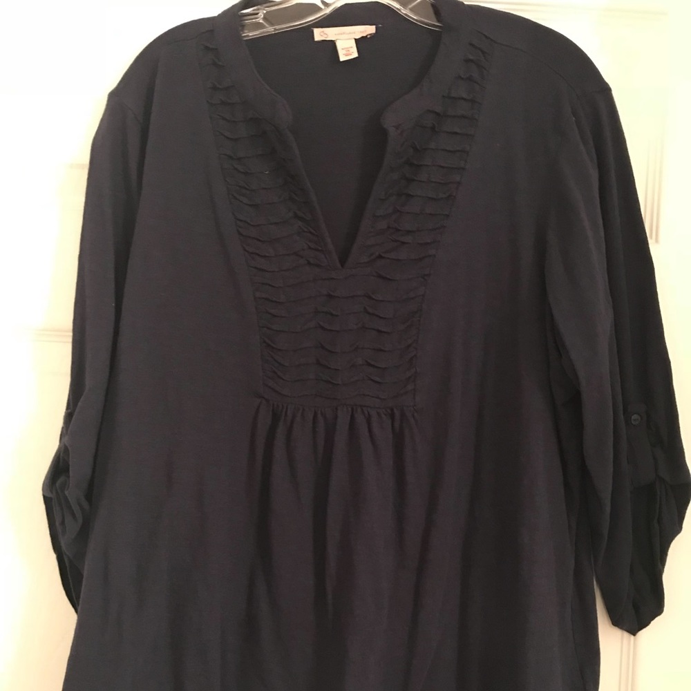Navy top V neck